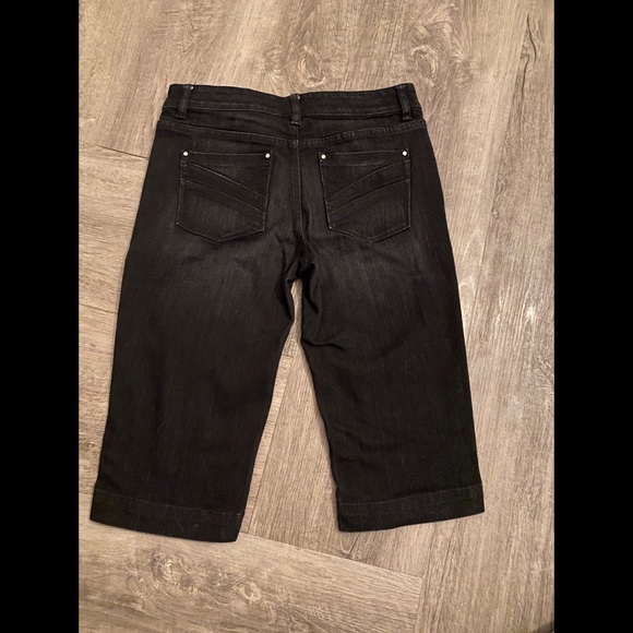 White House Black Market Bermuda Shorts - Picture 2 of 4